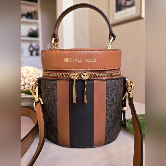 Michael Kors Handbags - Micheal Kors Bedford Travel Medium Logo Stripe Crossbody Bag